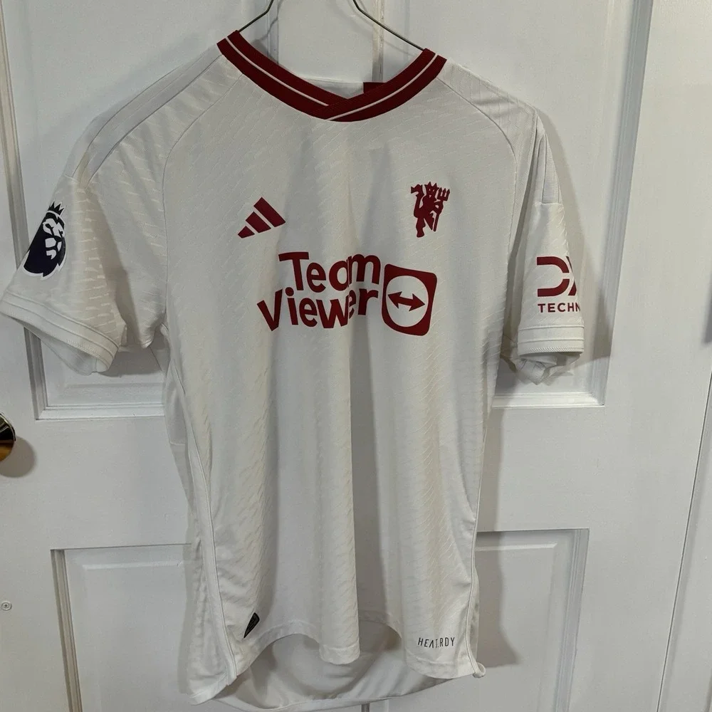 Manchester United 2023-24 Rasmus Højlund (#11) Jersey Size Large
